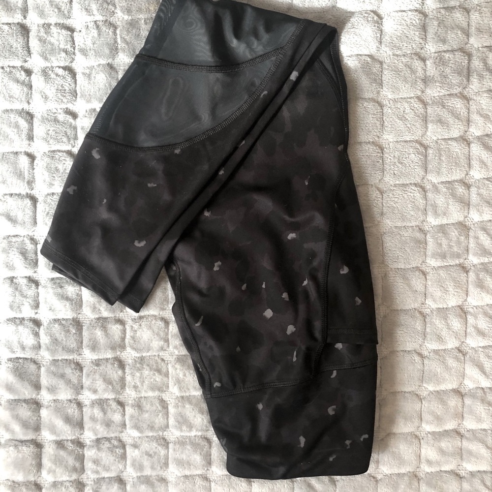 All in motion camo leggings size M